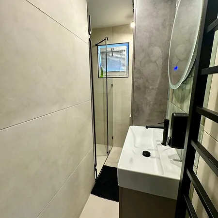 B32 Apartman *