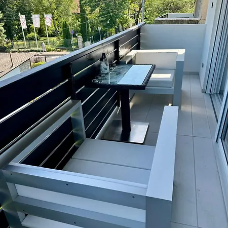 B32 Apartment